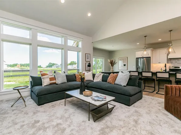 8750 Yeager Ln NE, Cedar Rapids, IA 52402