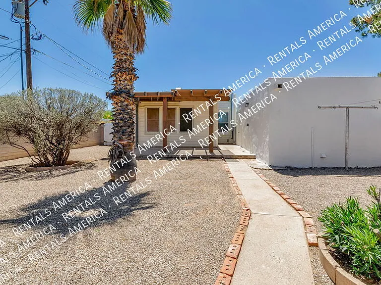 1119 E Silver St — Photo 22