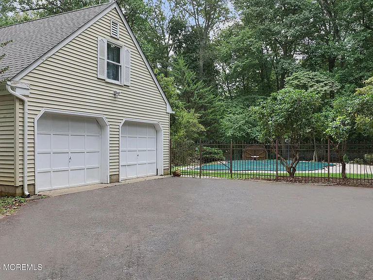18 Seven Oaks Dr — Photo 4