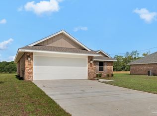 7911 Twin Lake Dr, Milton, FL 32583