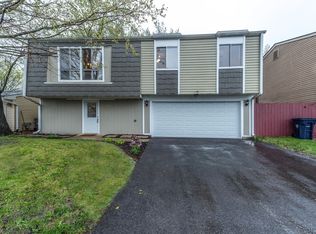 139 Highbury Dr, Elgin, IL 60120