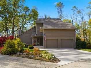 6521 Shadow Wynd Cir, Dayton, OH 45459