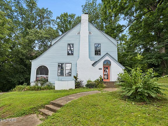 2nd image of 3837 Bonnie View Ave