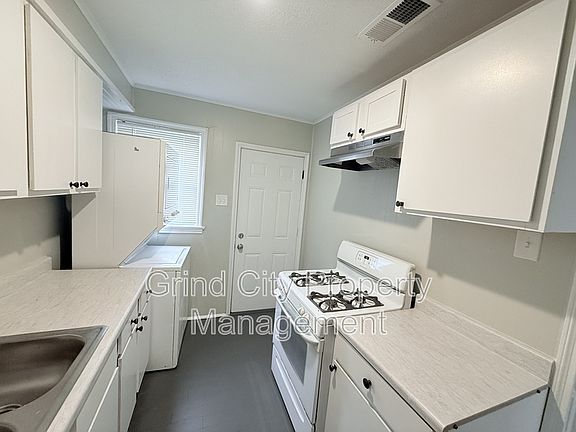 5th image of 2844 Dell Ave