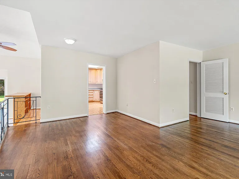 7504 Radnor Rd — Photo 6