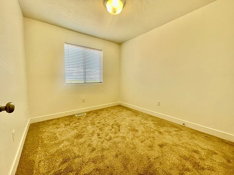 535 W 2530 N #19 — Photo 8