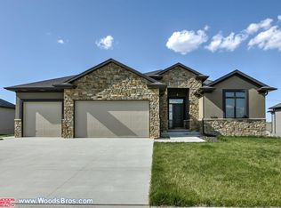 8720 Gold Dust Rd, Lincoln, NE 68526