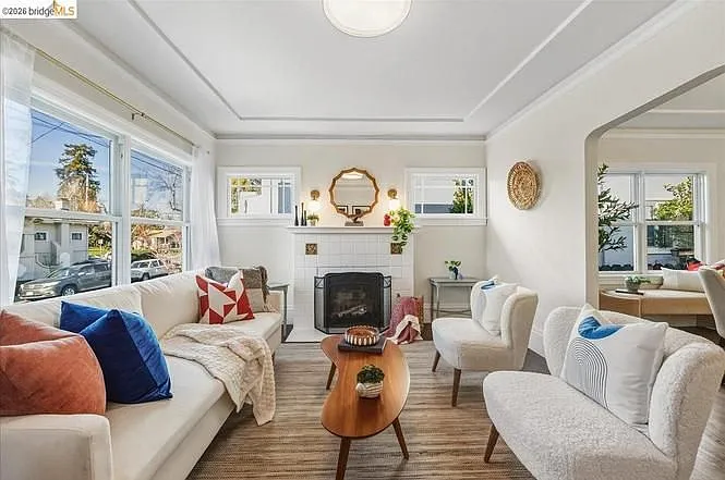 1720 Walnut St — Photo 3