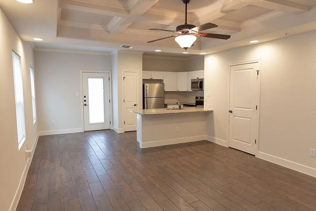 3 bed, 2.5 bath, 1260 sqft, $1,335 — Photo 4