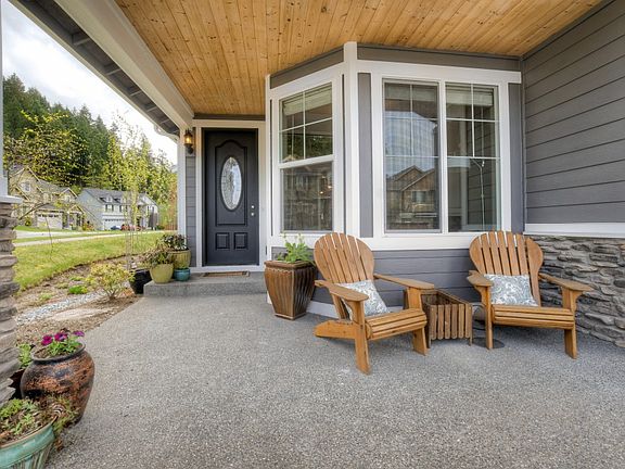 3rd image of 19220 Village Ct E