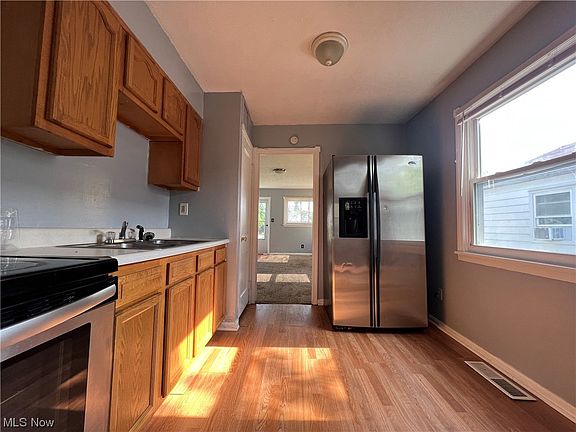 5th image of 12309 Brookfield Ave