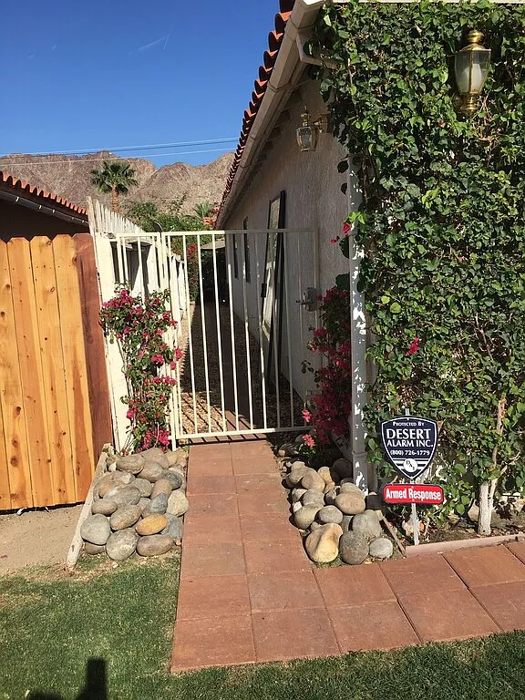 Avenida Vallejo, La Quinta — Photo 2