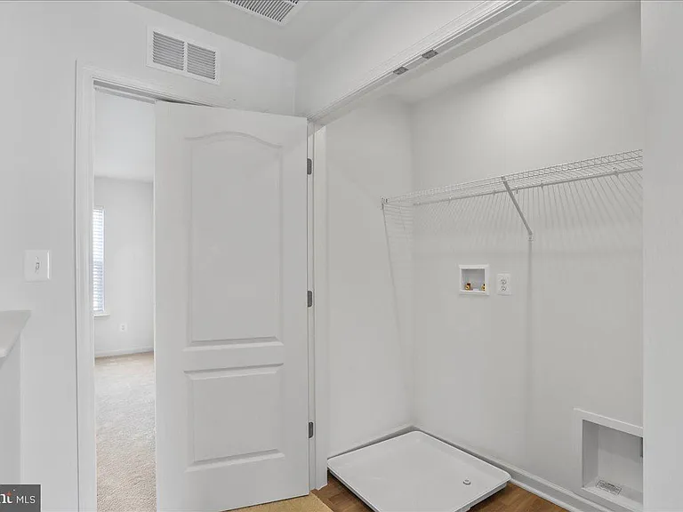 100 Stafford Pl — Photo 15
