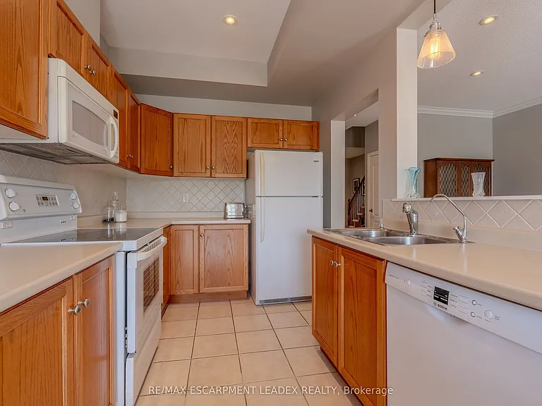 26 Olivia Pl — Photo 7