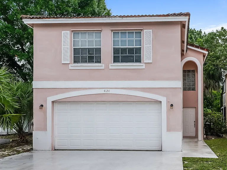 4124 Pine Hollow Cir — Photo 1