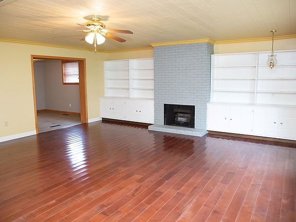 3rd image of 510 Carolyn Dr