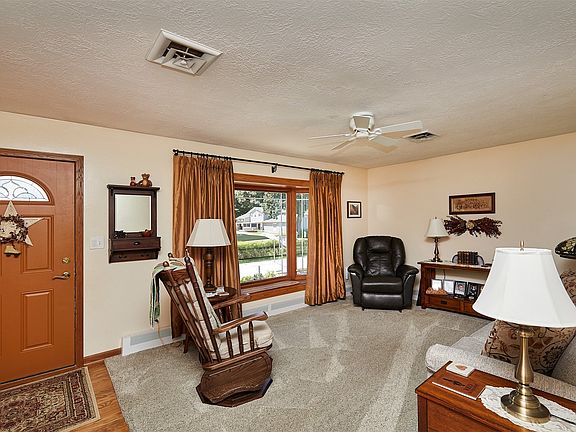 3rd image of 1306 Country Club Rd