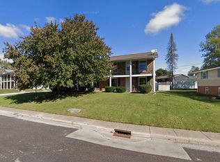 505 Devonshire Rd #B, Washington, IL 61571