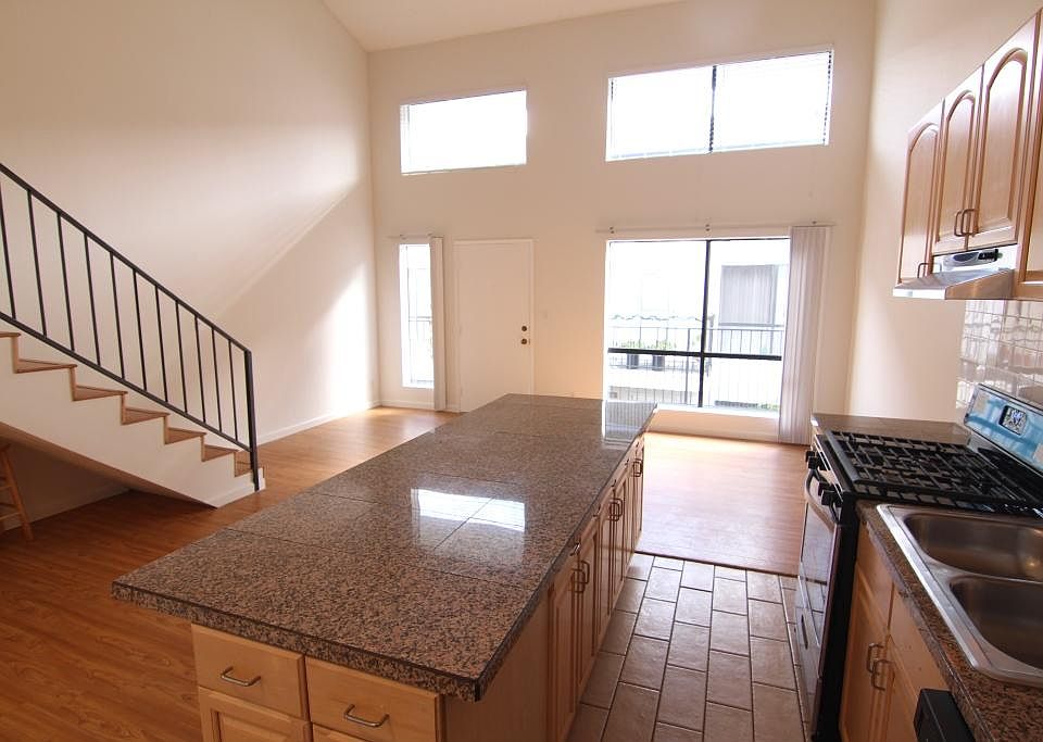1st image of 1531 N Detroit St APT 302