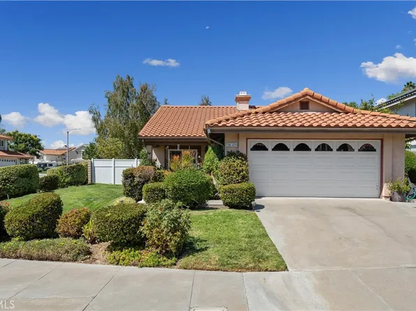 28325 Rodgers Dr, Saugus, CA 91350