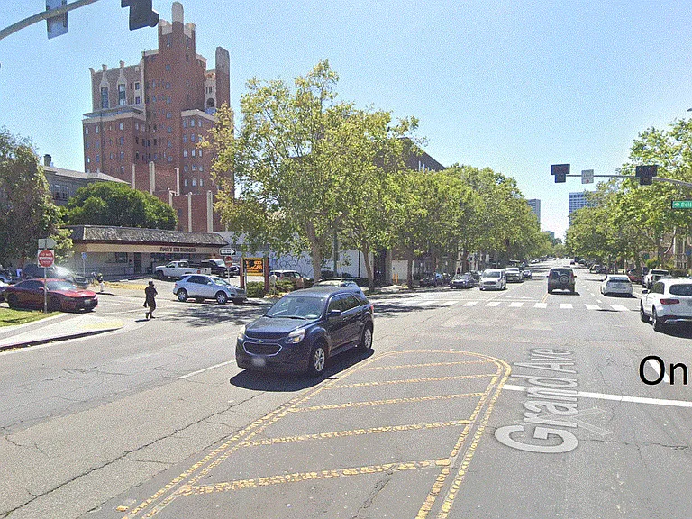 Bellevue Ave — Photo 12