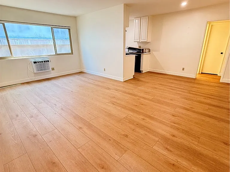 1651 Golden Gate Ave — Photo 2