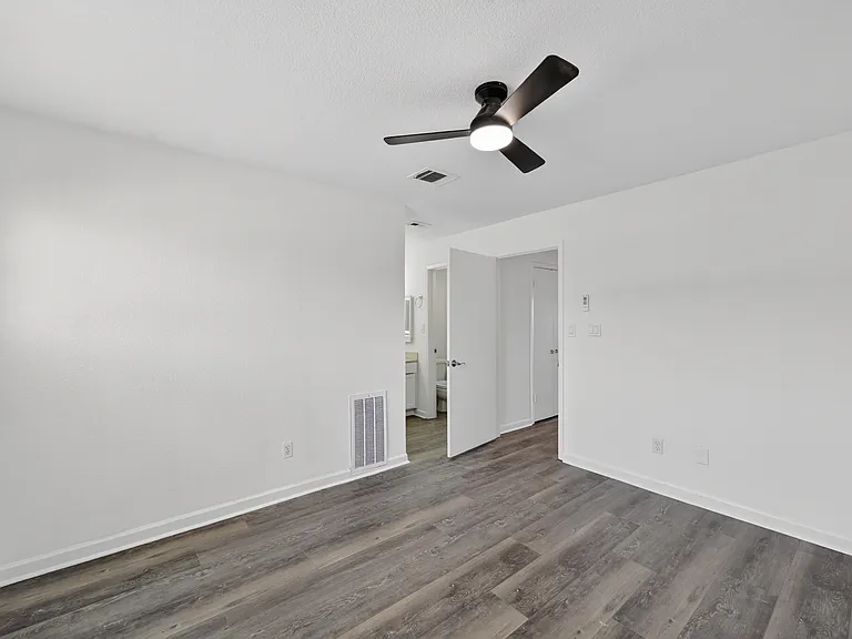 6111 Beverly Hill St #7 — Photo 24