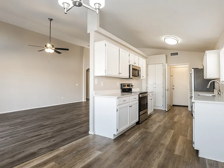 12218 W Cambridge Ave — Photo 5