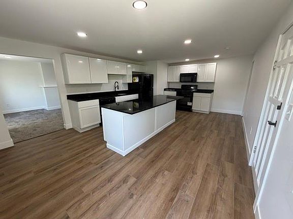 4th image of 508 Benton Dr