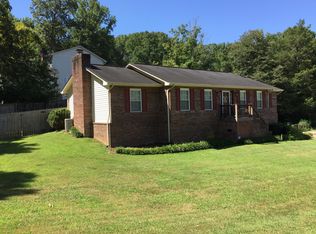 101 Heritage Dr, Oak Ridge, TN 37830