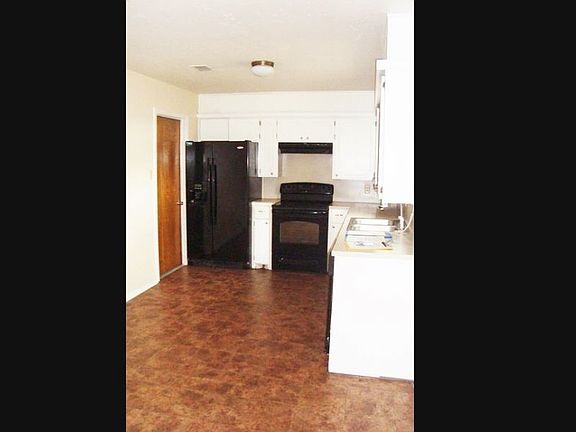 4th image of 4812 SE Churchill Way