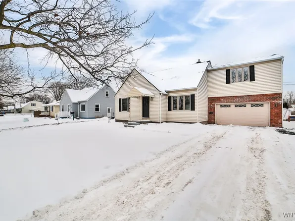 927 Pioneer Dr, North Tonawanda, NY 14120