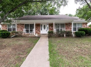 829 Overhill Dr, Hurst, TX 76053