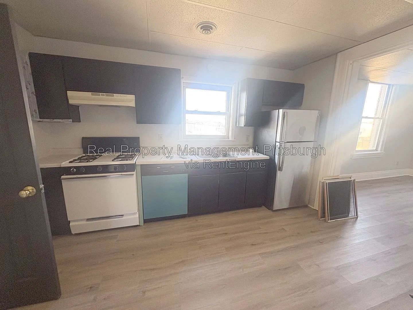 2 bed, 1.0 bath, $950 — Photo 4