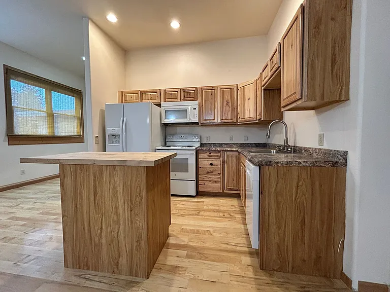 118 Kent Ln — Photo 9