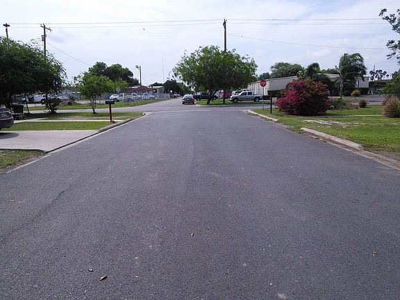 4th image of 200 E 7th St