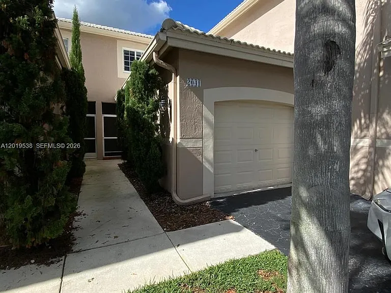 2041 Pompeii Ct #2014 — Photo 1