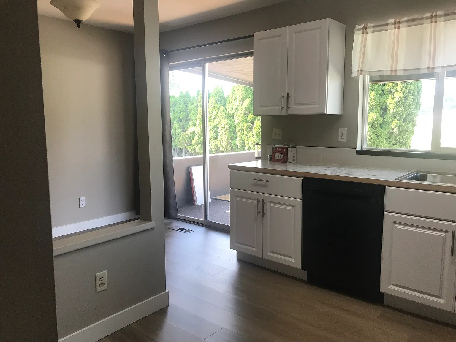 2 bed, 1100 sqft, $1,800 — Photo 2