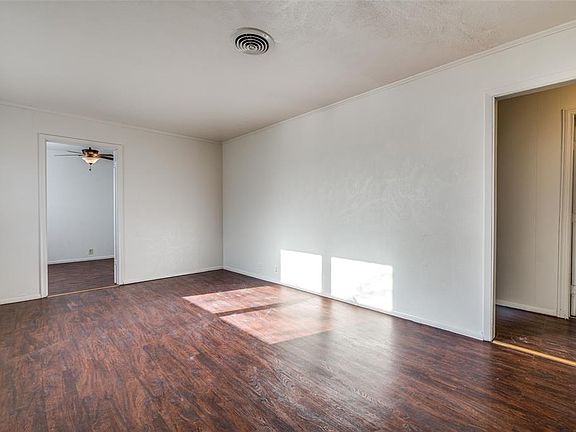 5th image of 2313 Cloverdale St
