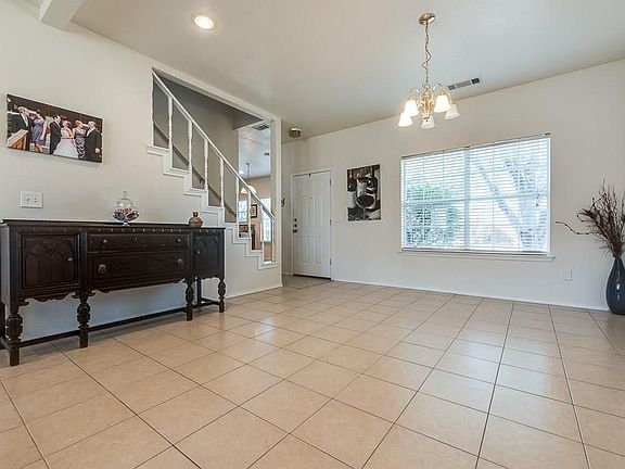 3rd image of 3004 Hoffman Dr
