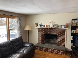 8 Long Meadow Rd, Portsmouth, RI 02871