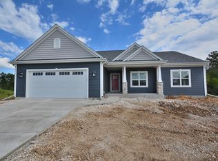 1211 Mamerow Ln E, Oconomowoc, WI 53066