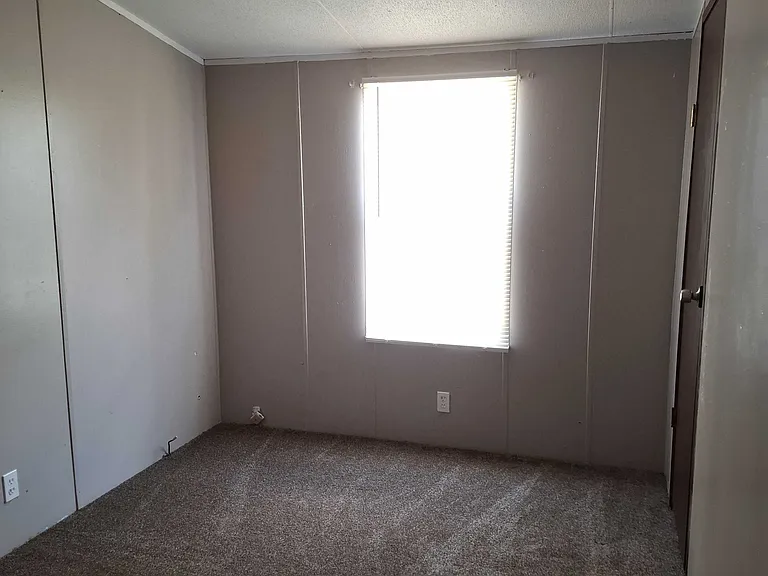 1010 E Crest Dr — Photo 8