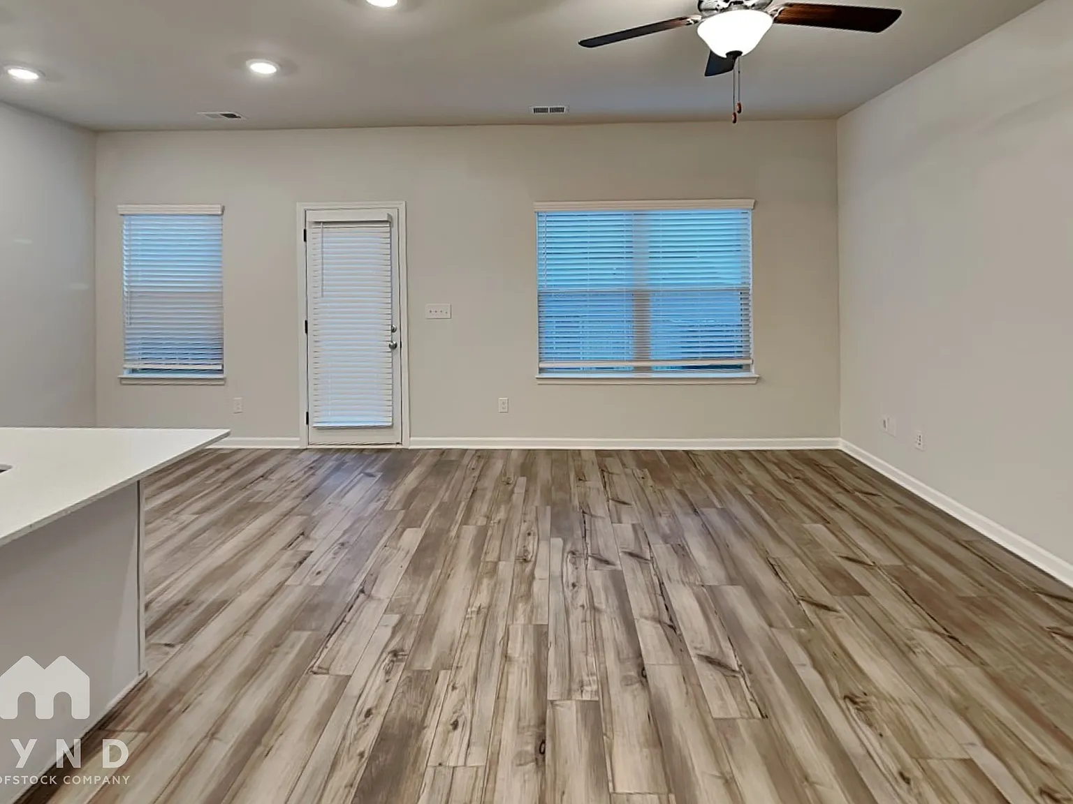 3 bed, 2.5 bath, 1385 sqft, $2,185 — Photo 3