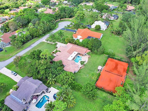 2nd image of 22180 Woodset Ln
