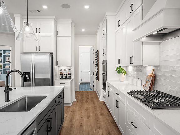 5th image of 209 Aspen Arch Ct