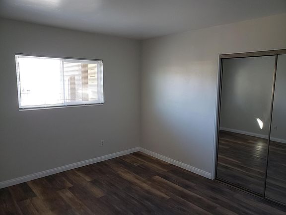 4th image of 103 E 21st St