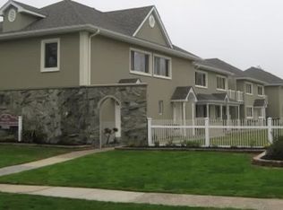 89 Park Ave APT B3, Amityville, NY 11701