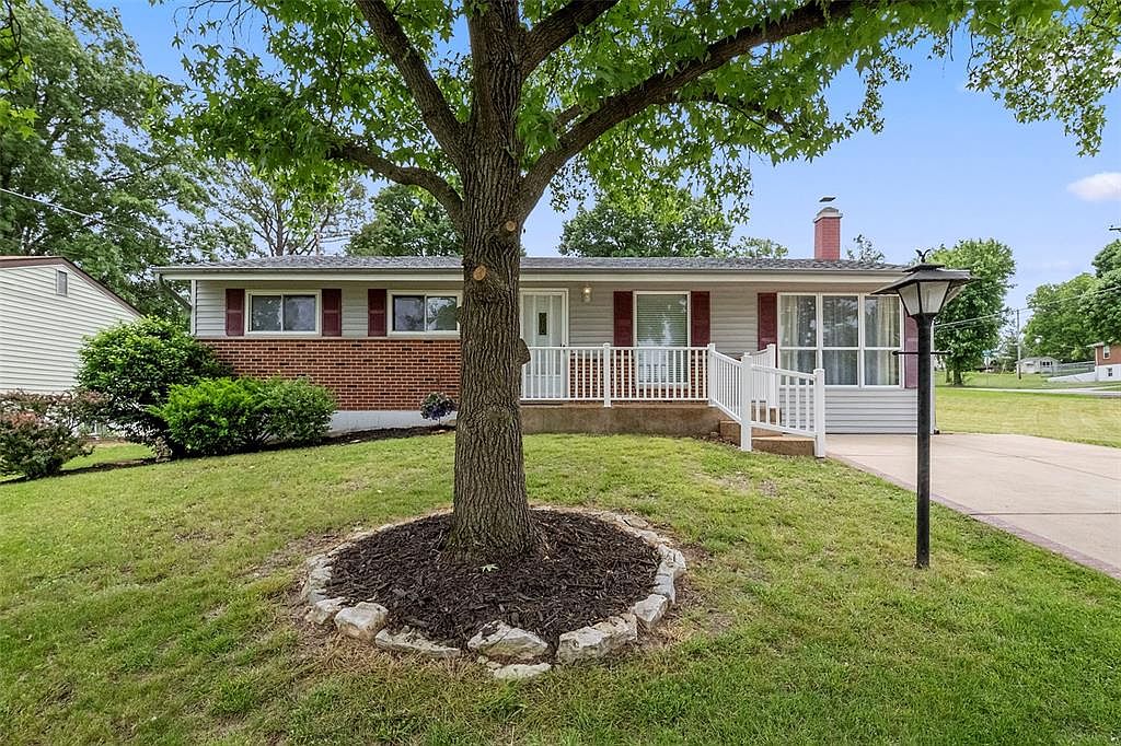 3042 Copenhagen Dr, Saint Louis, MO 63125 | Zillow
