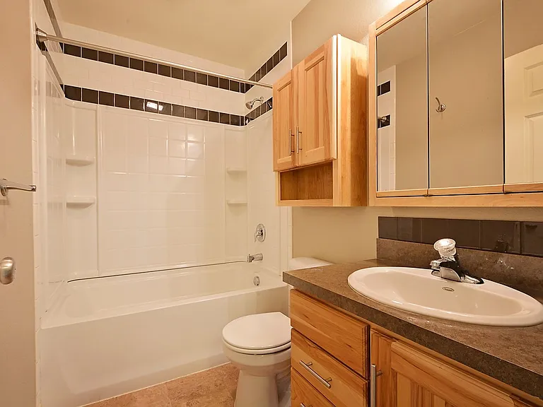4-Plex Apartment on North Hill! 1515 12th St. NW! — Photo 8